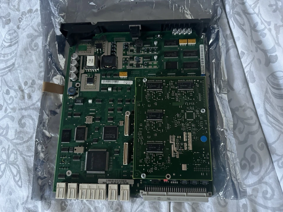 Alcatel INT-IP2 + 1 GIP4-4 para OmniPCX 4400 Enterprise 3BA23193AC 3BA 23221AA Foto 4 de 4