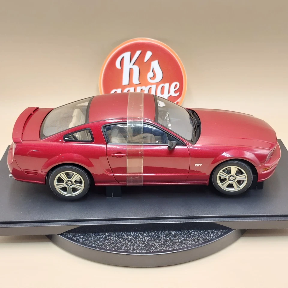 AUTOart 1/18 2005 FORD MUSTANG GT 2004 AUTO SHOW VERSION Performance Red 73012 - Image 4 of 4