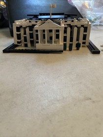 LEGO Architecture Model 21006 White House Presidents *INCOMPLETE