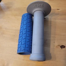 old school NOS Ame Bubble Font Dual SINGLE Grip bmx bike grey blue JUST 1