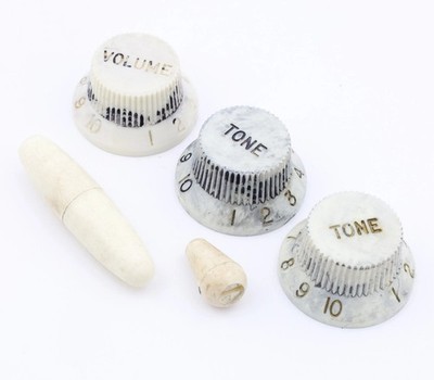 RELIC Aged WHITE Knobs Set with Switch & Tremolo Tip for Stratocaster Strat