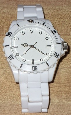 GENEVA MODEL 27414XT ALL WHITE LADIES QUARTZ WRISTWATCH, NEW BATTERY
