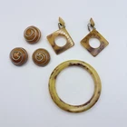 SMALL VINTAGE 1940’S BUTTERSCOTCH BAKELITE JEWELRY GROUP LOT