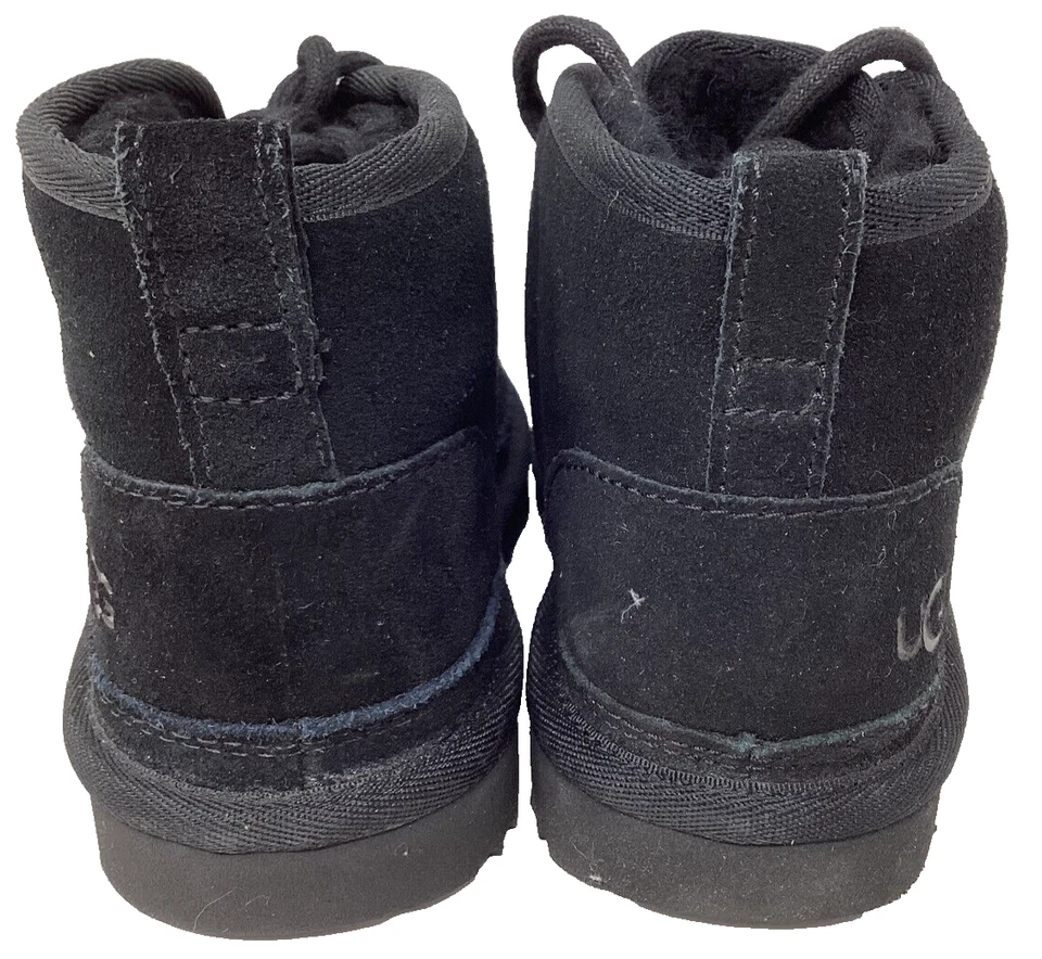 Botas chukka difusas con cordones negras UGG Neumel II para jóvenes para niños talla: 5 182O Foto 3 de 4