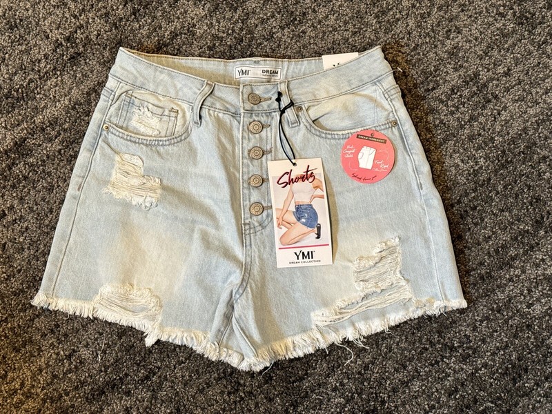 NWT YMI jean Mom shorts- Dream collection, high rise, Light wash, size 5/27