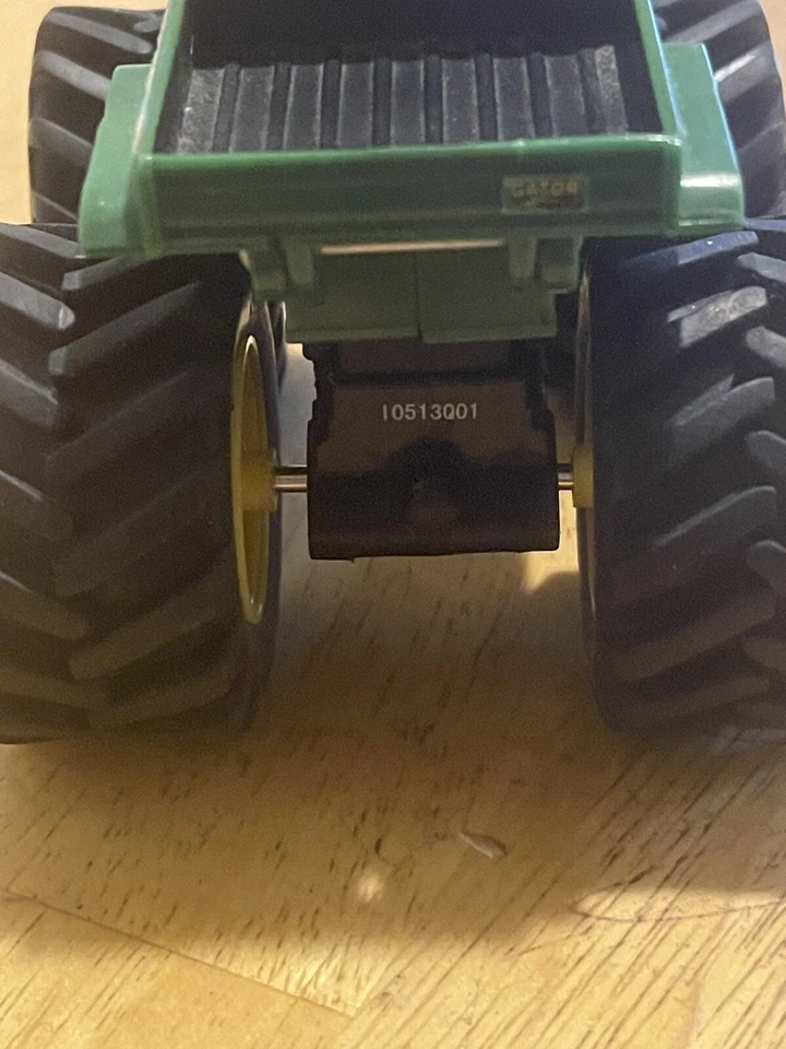 1/64 Ertl John Deere GATOR 4x4 with dump bed Monster treads die cast G1076 - Image 4 of 4