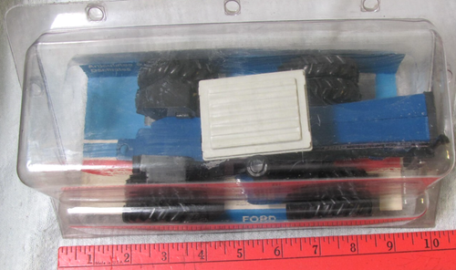 1/32 Scale Models Ford 846 2 4WD Tractor With Duals New In Clampack Made USA - Picture 5 of 8