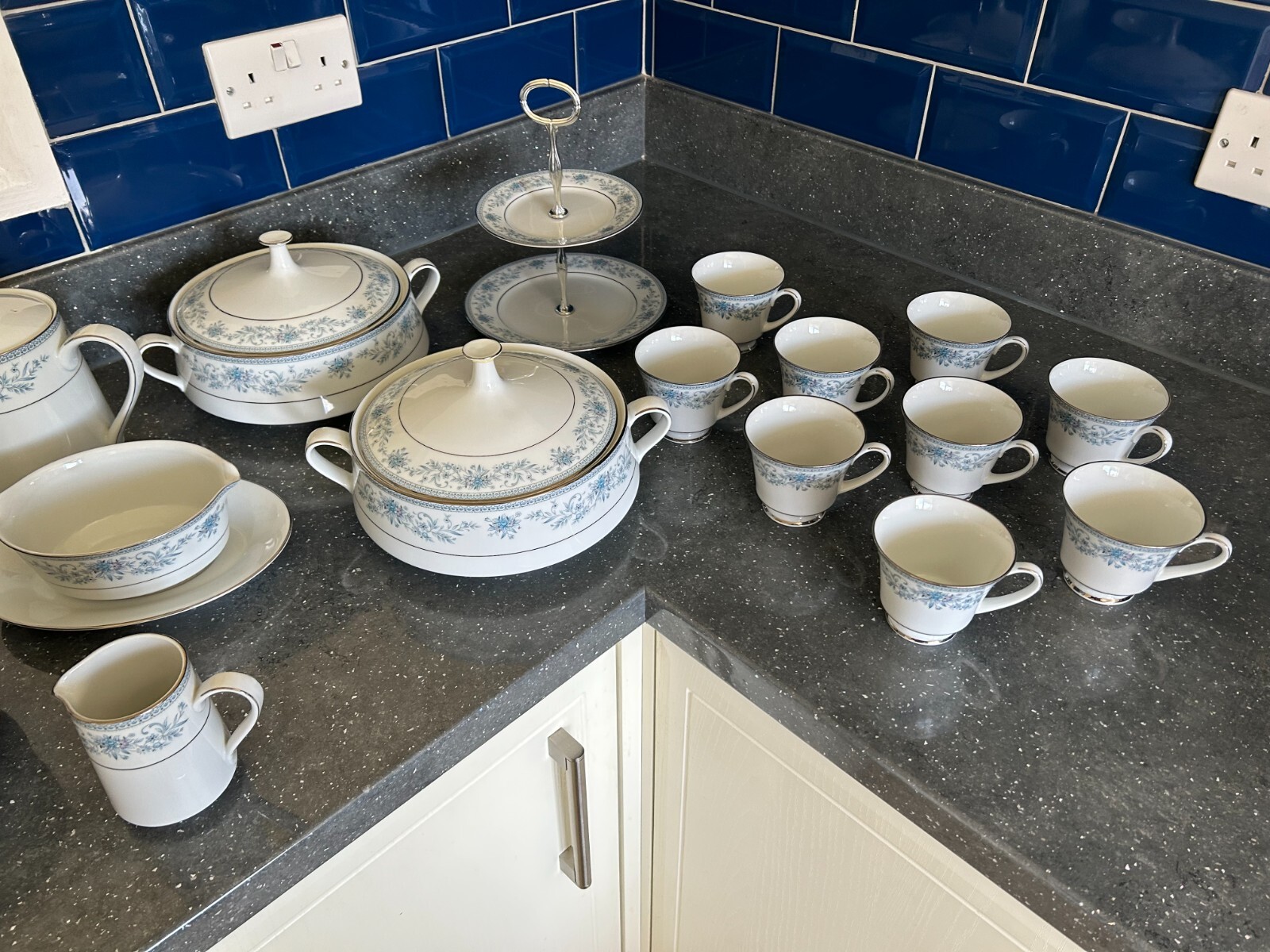 Noritake Contemporary Dinner Service Set "Blue Hill" 2482. Bone China