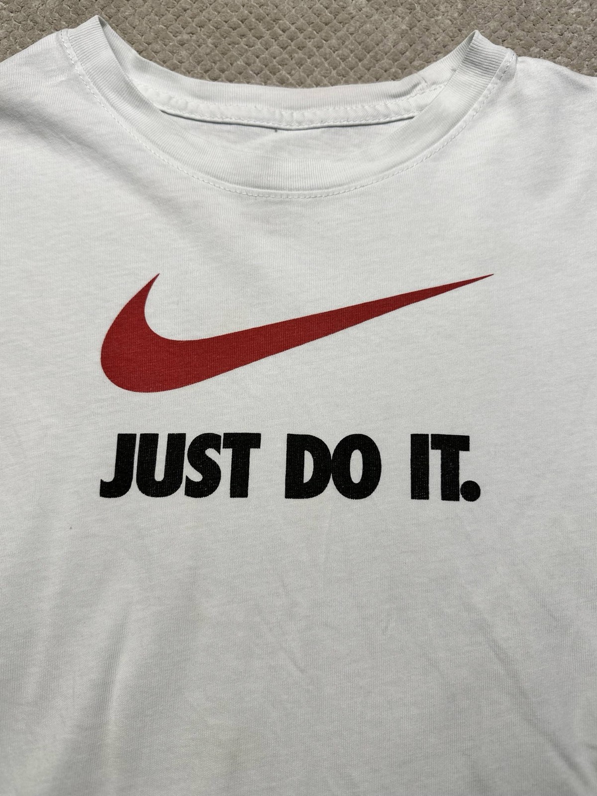 Nike Kids Short Sleeve Crew Neck Plain Logo T-Shirt White Size 147/158cm image 2