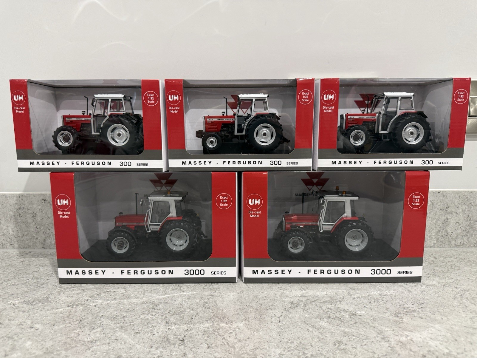 Universal Hobbies 1:32 Scale Massey Ferguson 2625 Tractor Diecast Replica UH6350 - UNIVERSAL HOBBIES