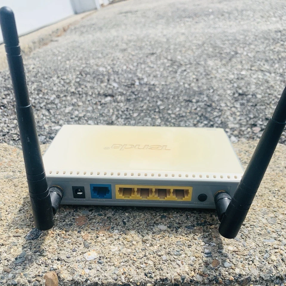 Tenda Wireless-N 4-Port Broadband Router Model W306R - Image 2 of 3