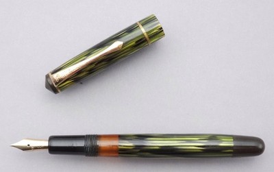 Soennecken 103 - grün-schwarz gestreift- export für die Schweiz - 14 K F-feder