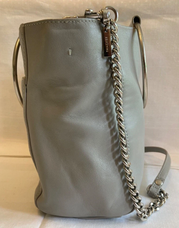 Mini Bandolera Thacker NYC Le Bucket Gris Cadena y Cuero con Asa de Lazo Foto 4 de 4