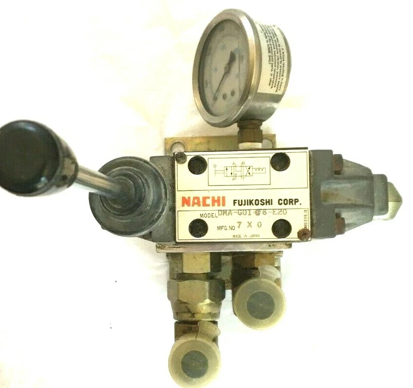 Válvula y manómetro hidráulicos Nachi 7 x 0 DMA-G01-C6-E20 Funcionando Foto 4 de 4