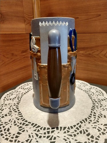 NIB 1997 CS320 CERAMARTE BUDWEISER TOOLBELT STEIN - Picture 9 of 12