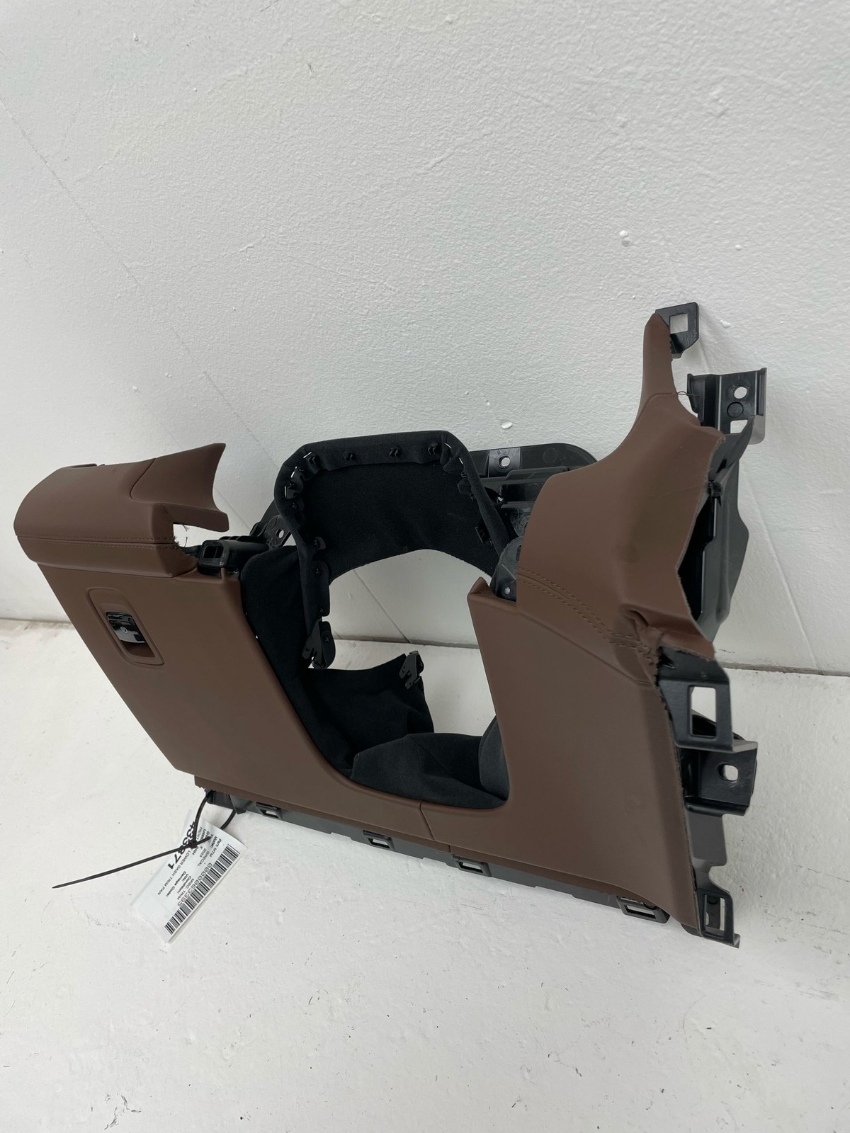 2023-2026 MASERATI GRECALE GT M182 FRONT LEFT LOW DASH TRIM KNEE BOLSTER /SWITCH