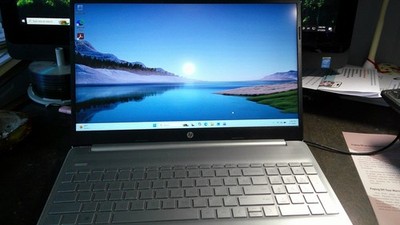 Hp LAPTOP 15 dy1038nr I5 10TH GEN 12 GIG RAM 512 SSHD WIN 11 15.6 screen