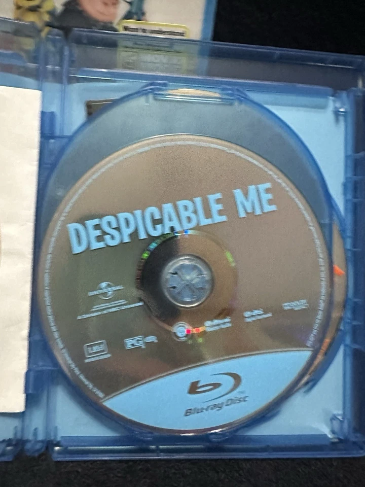 Despicable Me (3D + Blu-ray + DVD 4-Disc Set W/Inserts & Lenticular Slipcover) - Image 4 of 4