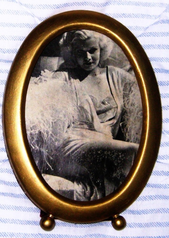 Jean Harlow photo in guilded wood oval self standing Vintage frame under glass 