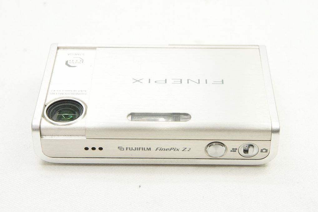 【美品】FUJIFILM FINEPIX Z2 Fujifilm FinePix Z2 5.1MP Digital Point and Shoot Camera