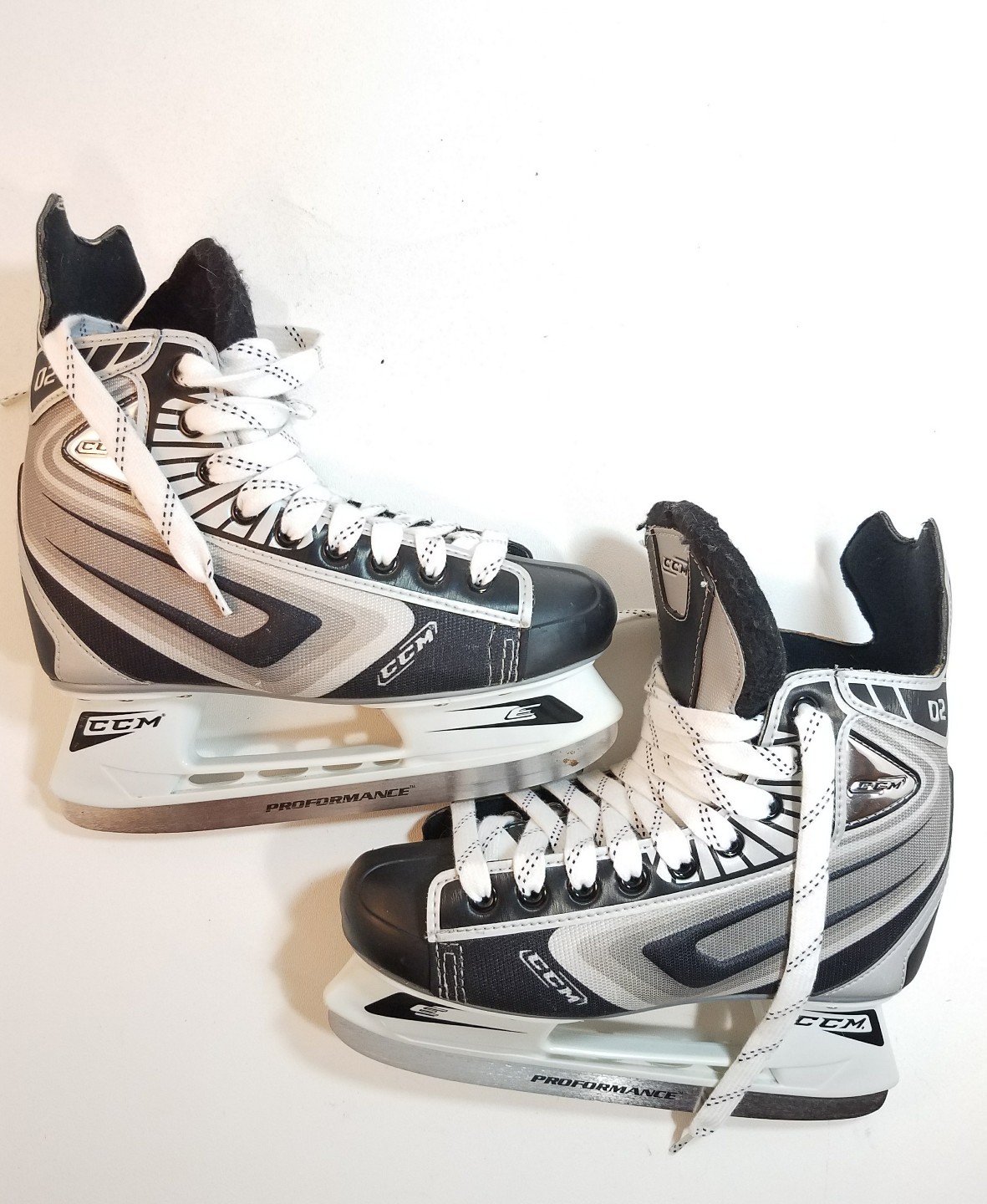 CCM 02 Junior Ice Hockey Skates Jr Size 5 eBay