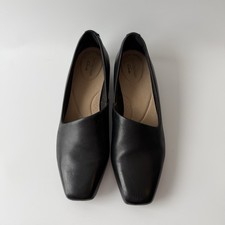 Clarks Women  s Black Leather Casual Slip-On Loafer Low Heel Women  s 8.5