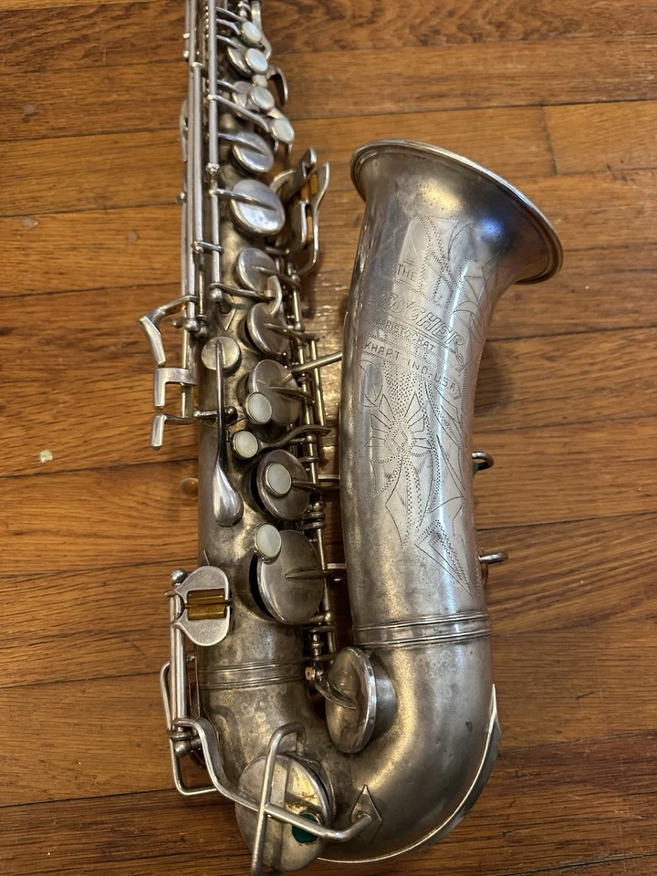 Saxofón alto Buescher Aristocrat serie 1 Art Deco plateado #281281 Foto 2 de 4