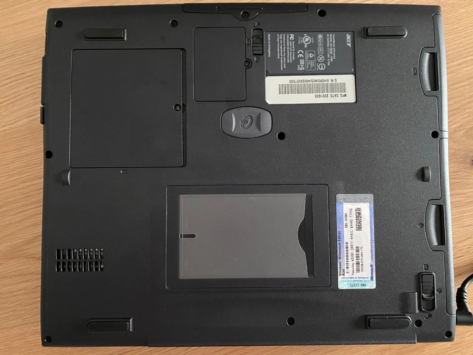 Acer Travelmate 210 Retro PC Portatile Laptop Windows ME DOS Giochi Retro TOP - Immagine 4 di 4