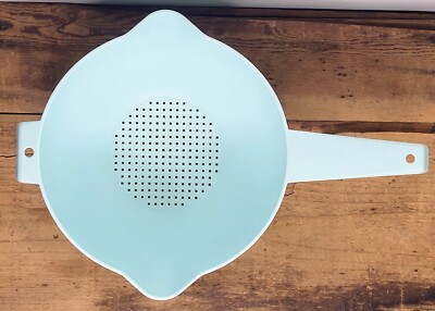Retired Tupperware 2-Quart Capacity Aqua Classic Colander with Pan Hook #1523-4
