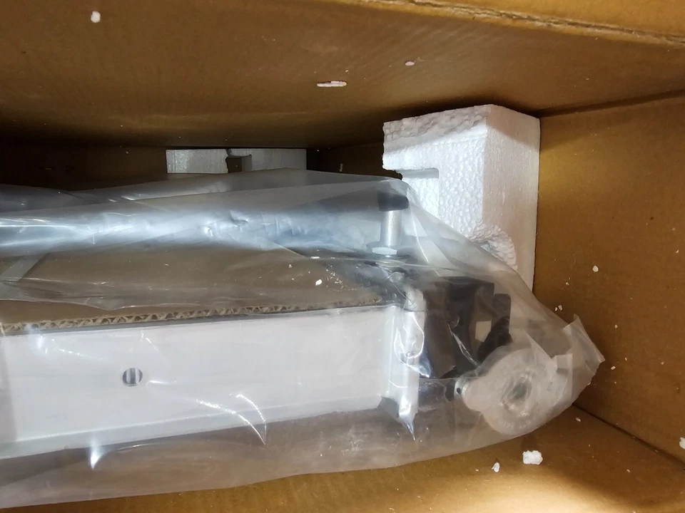 Conjunto de radiador Total Source TSA/UK21460-FK30A con enfriador de aceite para Nissan Foto 4 de 4