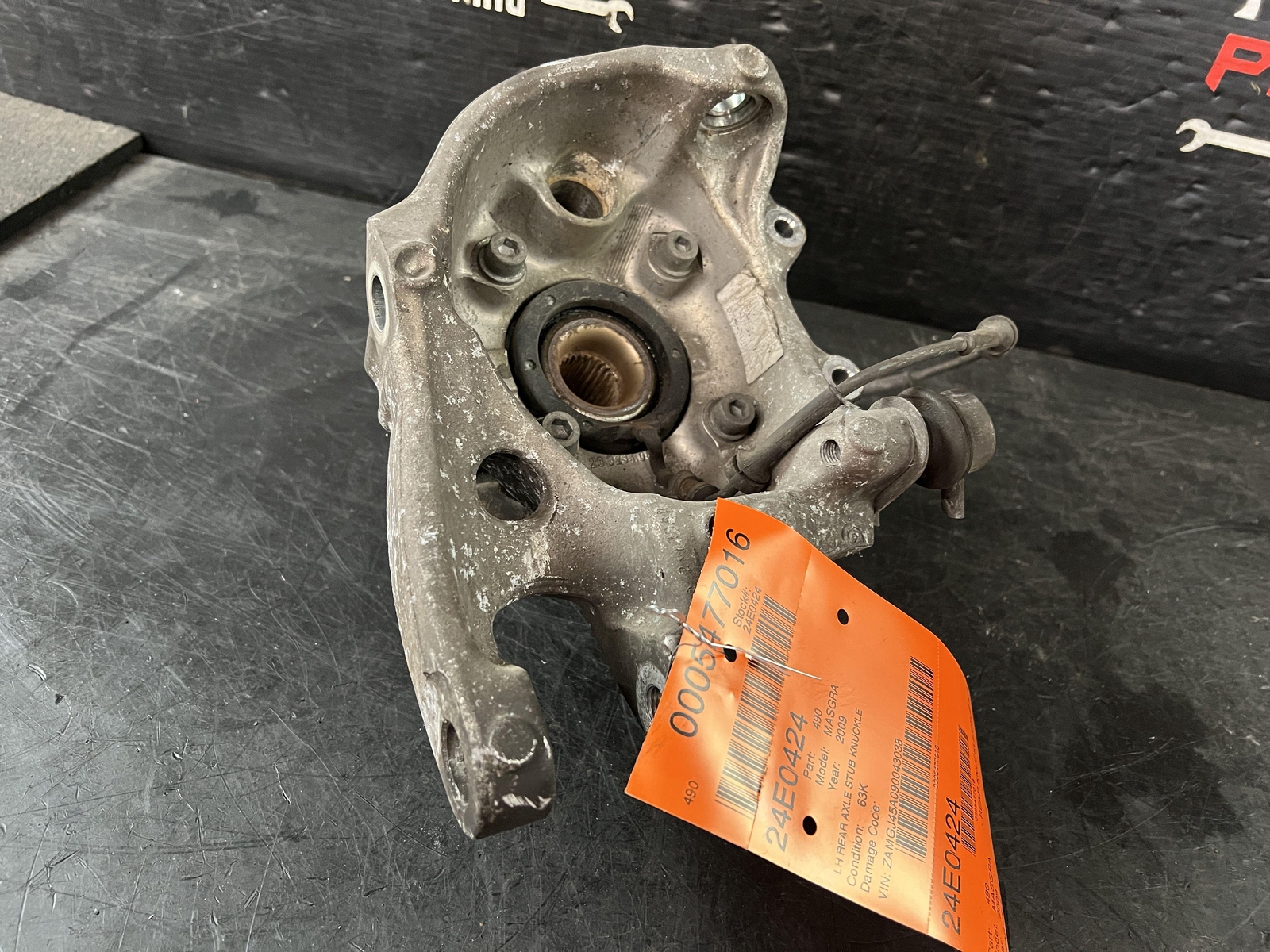 08-19 MASERATI GRANTURISMO REAR DRIVER LEFT AXLE STUB KNUCKLE