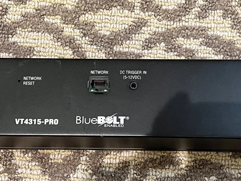 Acondicionador de alimentación vertical de montaje en rack Panamax VT4315-PRO con control IP Foto 3 de 4