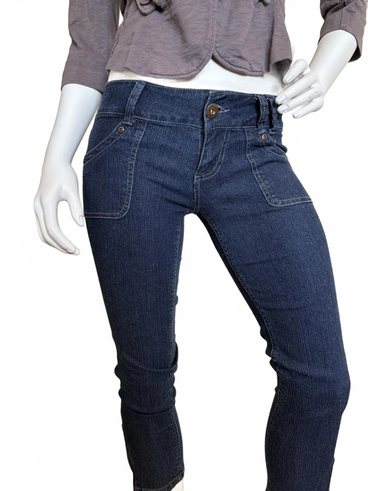 Pantalones de mezclilla ajustados capri de tiro bajo lavado oscuro para mujer Younique talla 3 elásticos Foto 2 de 4