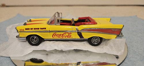 MATCHBOX DINKY 1:43 COCA-COLA 1957 CHEVROLET BEL-AIR CONVERTIBILE DYG02/B-M COA - Foto 3 di 17