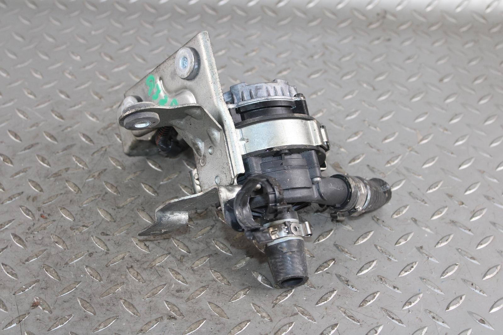 Maserati Ghibli 2014-2019 Auxiliary water pump