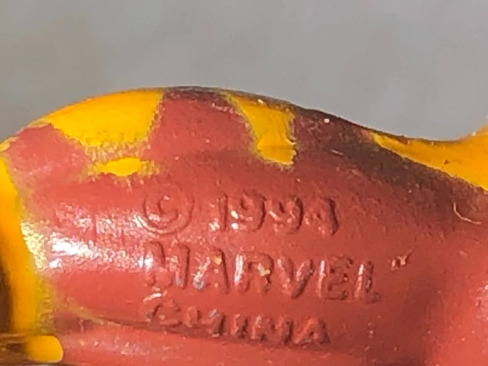 4 MINIFIGURAS DE ACCIÓN DIECAST MARVEL UNIVERSE 1994 WOLVERINE SABLETOOTH OMEGARED Foto 4 de 4