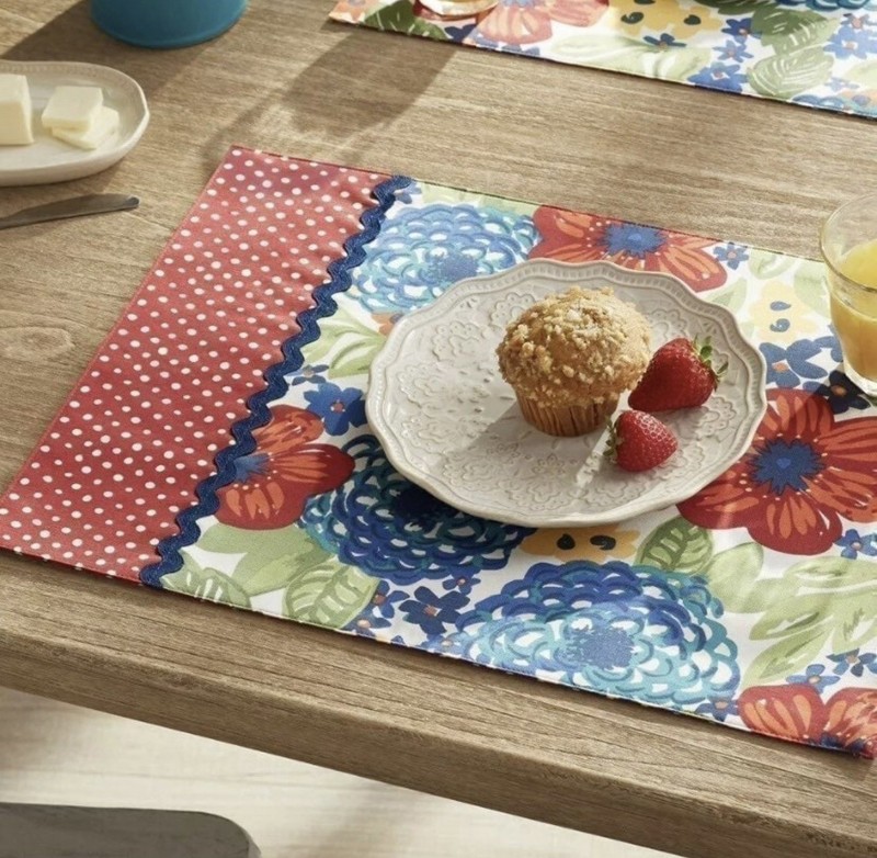 The Pioneer Woman Dazzling Placemat NWT 4 Piece Set