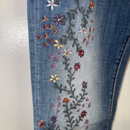 Driftwood Women’s Embroidered Floral Denim Jeans Kelly Size 27 - Picture 4 of 16