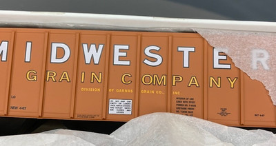 HO Proto 2000 Kit 4427 PS2-CD High-Side Covered Hopper Midwestern #7011 HO7842