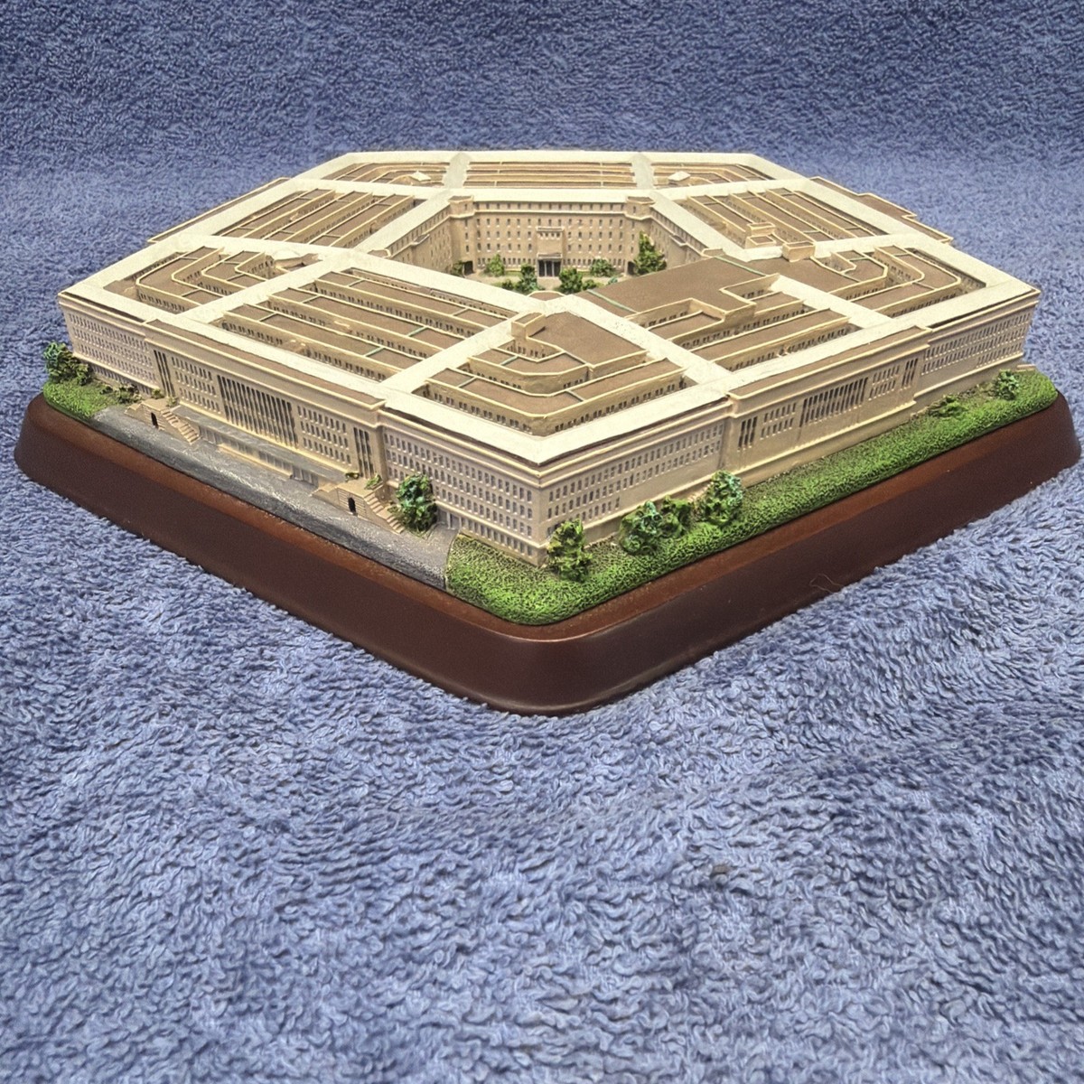 DANBURY MINT THE PENTAGON REPLICA WASHINGTON DC GREAT BUILDING