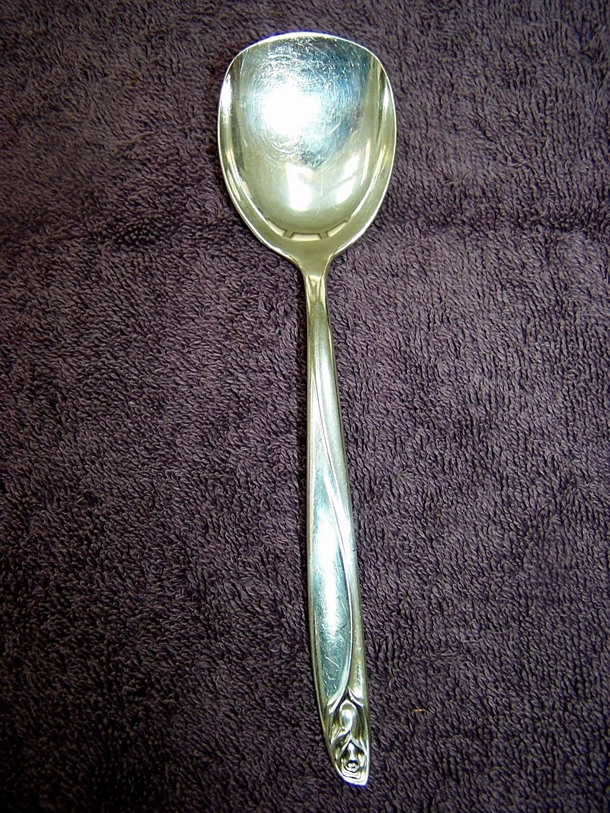 INTERNATIONAL DEEPSILVER Anniversary Rose Silverplate 6" Sugar Serving Spoon