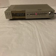 Vintage Magnavox D3210/17 AM/FM Radio Clock Alarm TESTED