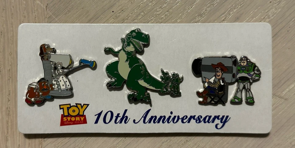 Conjunto de 3 pinos Disney Pixar Toy Story 10º aniversário LE 250 Rex Woody Buzz - Imagem 2 de 4