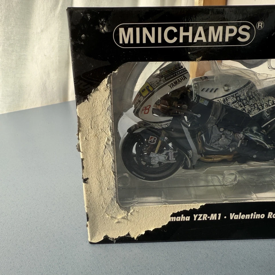 Yamaha Yzr-M1 Rossi Fiat MotoGP 2010 1:12 Minichamps Laguna Seca Die Cast Moto - Immagine 2 di 4