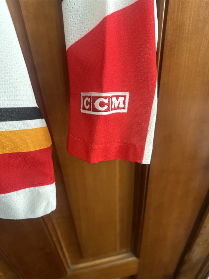 CCM Calgary Flames Pedestal Air Knit Vintage Hockey Jersey BOYs S/M - Image 3 of 4
