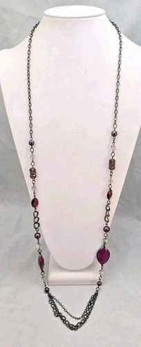 VETEMENTS Collana lunga firmata metallo tono argento scuro perline multicolore viola rosa