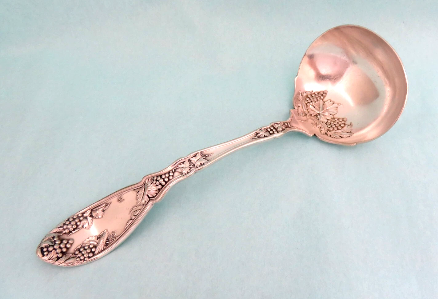 Wm. A Rogers 1910 LA CONCORDE Grapes Silver Plate Gravy Sauce Ladle 7"