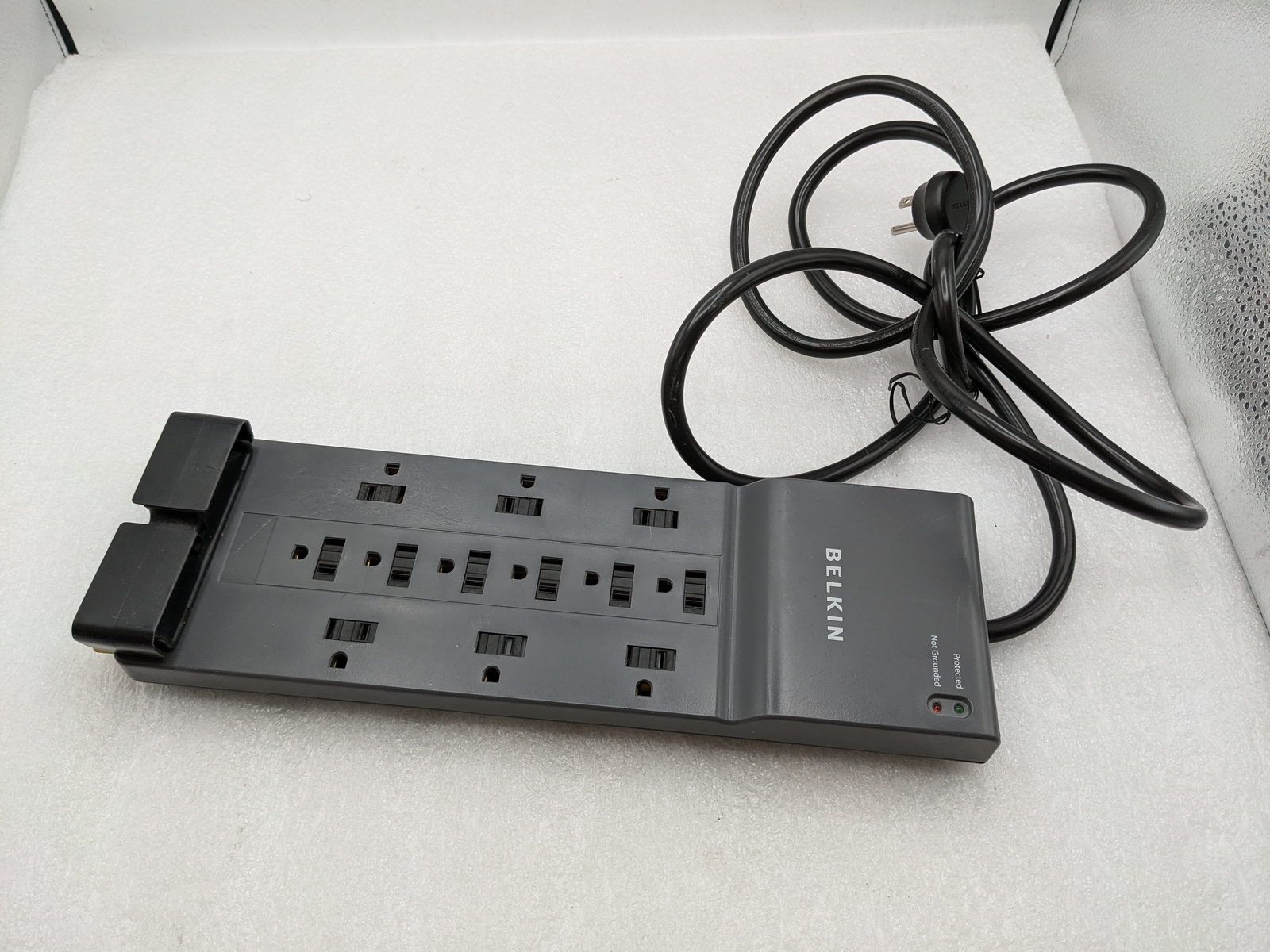 Belkin BE112230-08 12-Outlet Surge Protector Power Strip 120V 15A 1800W Free S/H