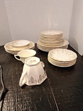 Windsur. Early American, Warranted 22K Gold, Manhattan 10-36, 32 pieces