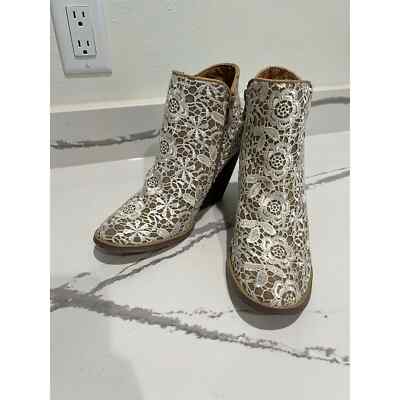 Very Volatile Women's Lace Wedge Booties Boots Size 7.5 Zipper White